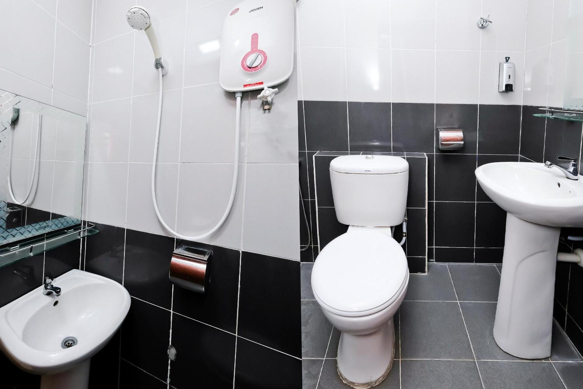 באנגי Oyo 714 Arina Hotel מראה חיצוני תמונה