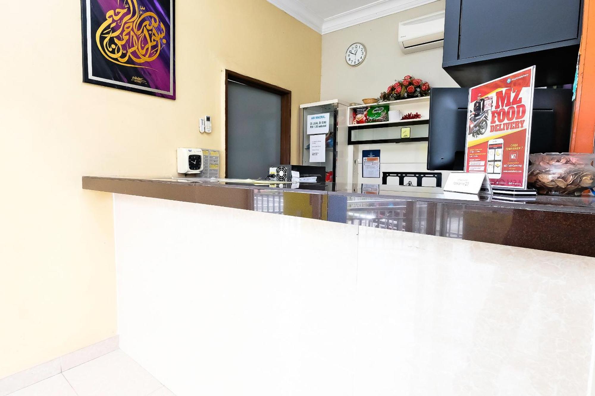 באנגי Oyo 714 Arina Hotel מראה חיצוני תמונה